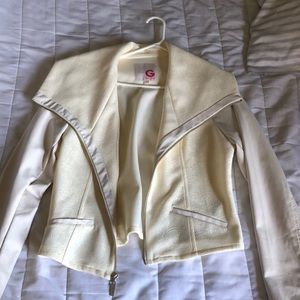 XL cream jacket with lace underlay from Guess